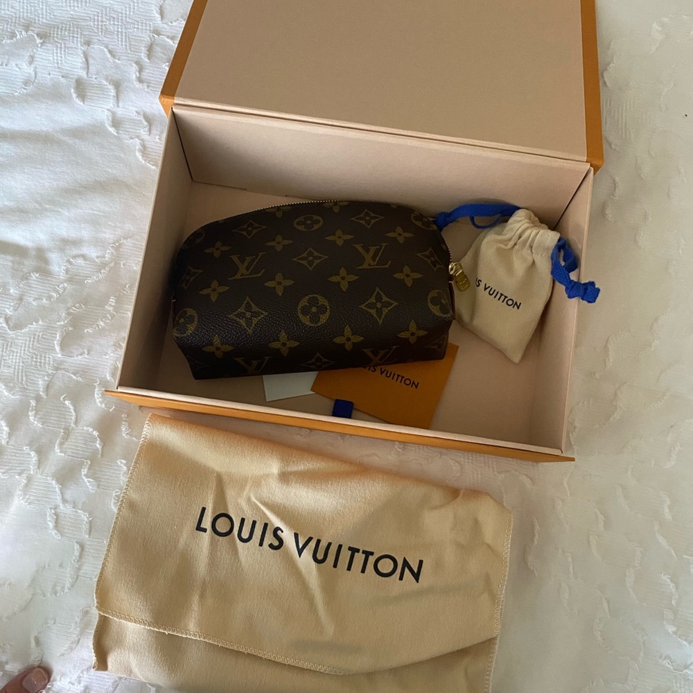 Louis Vuitton Cosmetic Pouch - new never been used - Picture 3 of 4